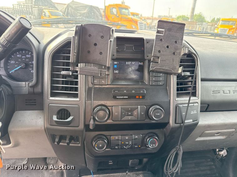 image for item EJ4536 2020 Ford F350 Super Duty utility bed pickup truck