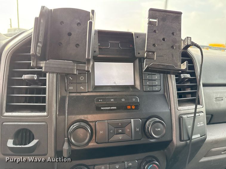 image for item EJ4536 2020 Ford F350 Super Duty utility bed pickup truck