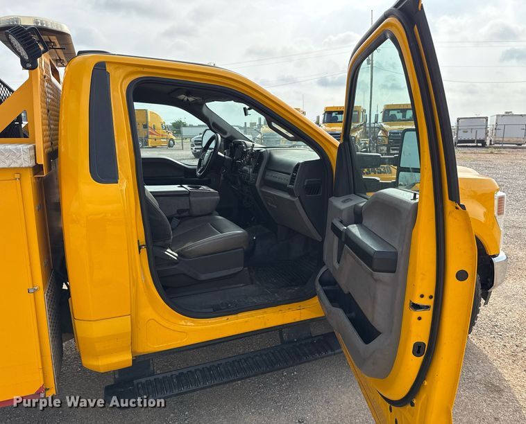 image for item EJ4536 2020 Ford F350 Super Duty utility bed pickup truck