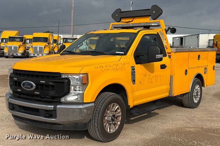 image for item EJ4537 2022 Ford F350 Super Duty utility bed pickup truck