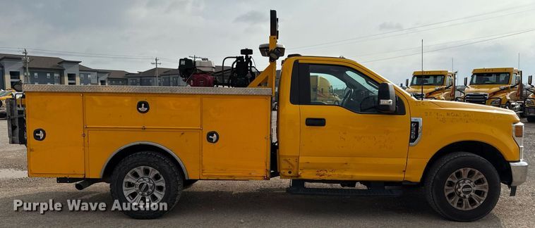 image for item EJ4537 2022 Ford F350 Super Duty utility bed pickup truck