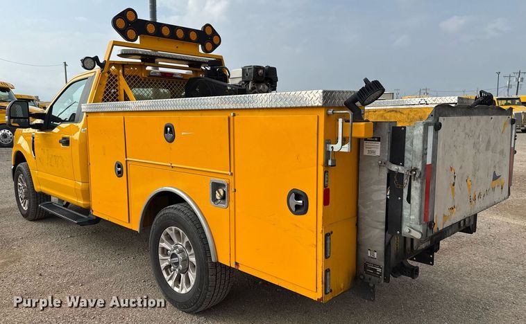 image for item EJ4537 2022 Ford F350 Super Duty utility bed pickup truck