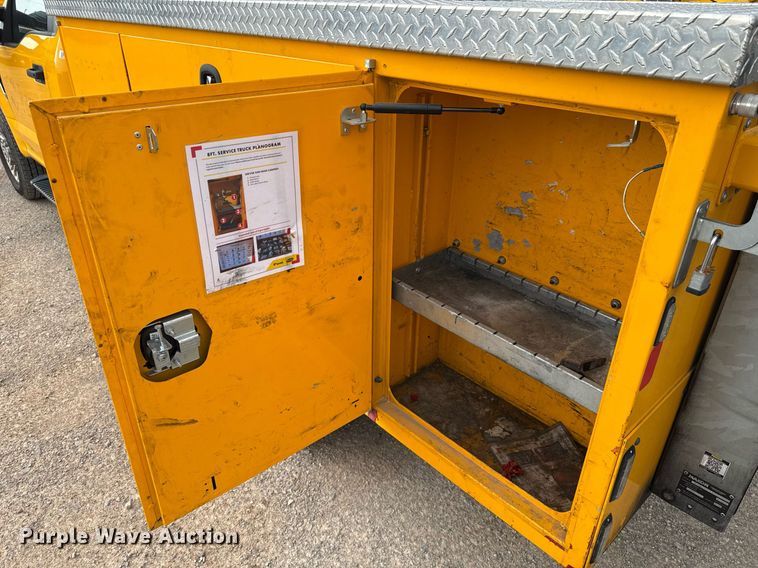 image for item EJ4537 2022 Ford F350 Super Duty utility bed pickup truck