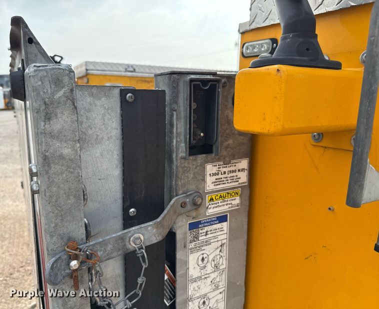 image for item EJ4537 2022 Ford F350 Super Duty utility bed pickup truck