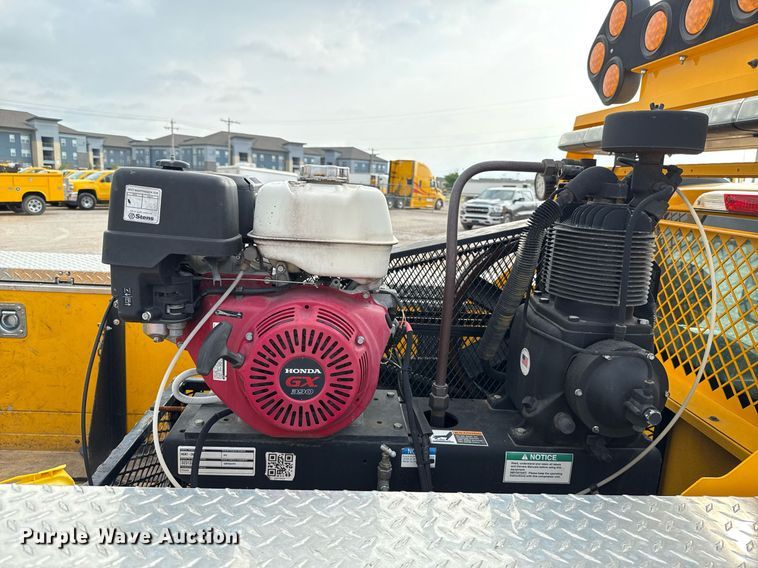 image for item EJ4537 2022 Ford F350 Super Duty utility bed pickup truck