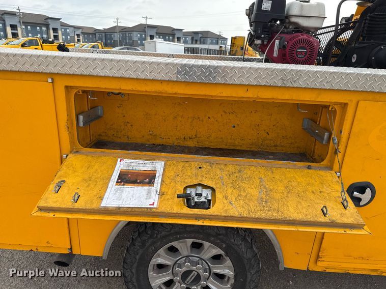 image for item EJ4537 2022 Ford F350 Super Duty utility bed pickup truck