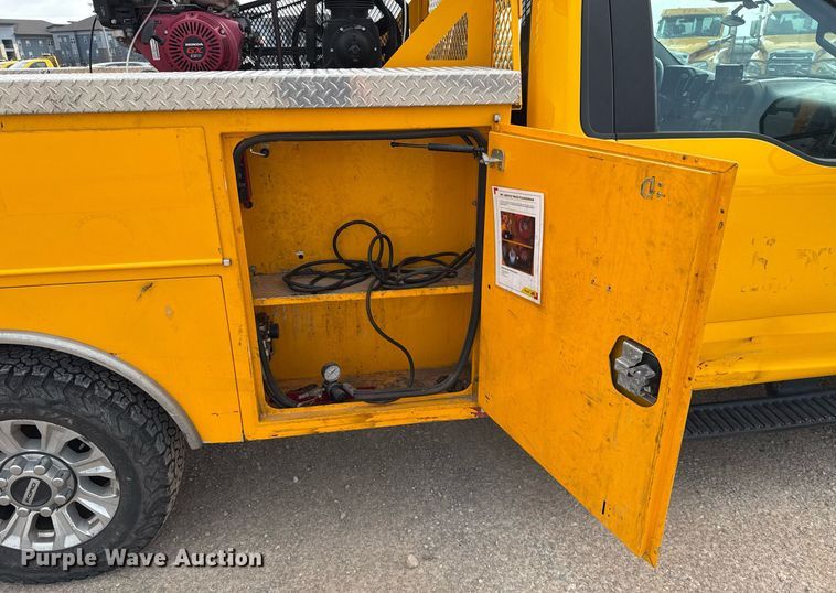 image for item EJ4537 2022 Ford F350 Super Duty utility bed pickup truck