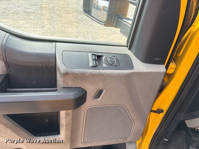 image for item EJ4537 2022 Ford F350 Super Duty utility bed pickup truck