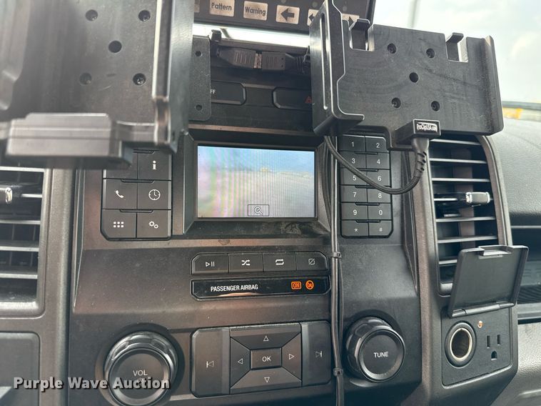 image for item EJ4537 2022 Ford F350 Super Duty utility bed pickup truck