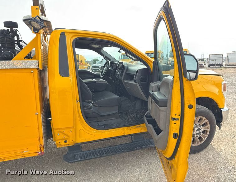 image for item EJ4537 2022 Ford F350 Super Duty utility bed pickup truck