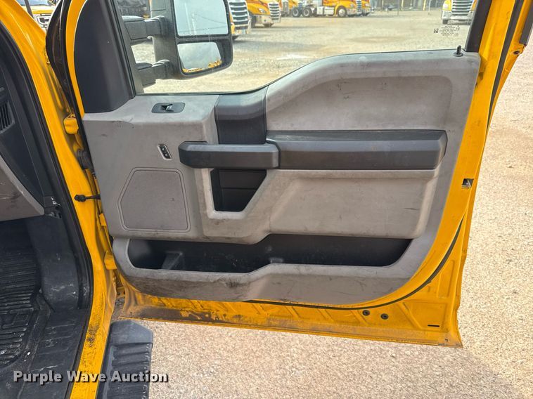 image for item EJ4537 2022 Ford F350 Super Duty utility bed pickup truck