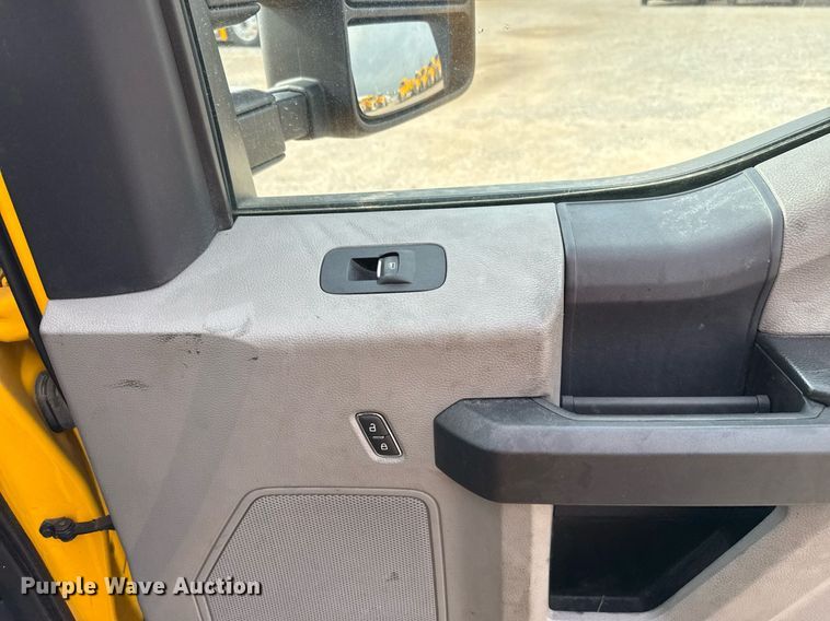 image for item EJ4537 2022 Ford F350 Super Duty utility bed pickup truck