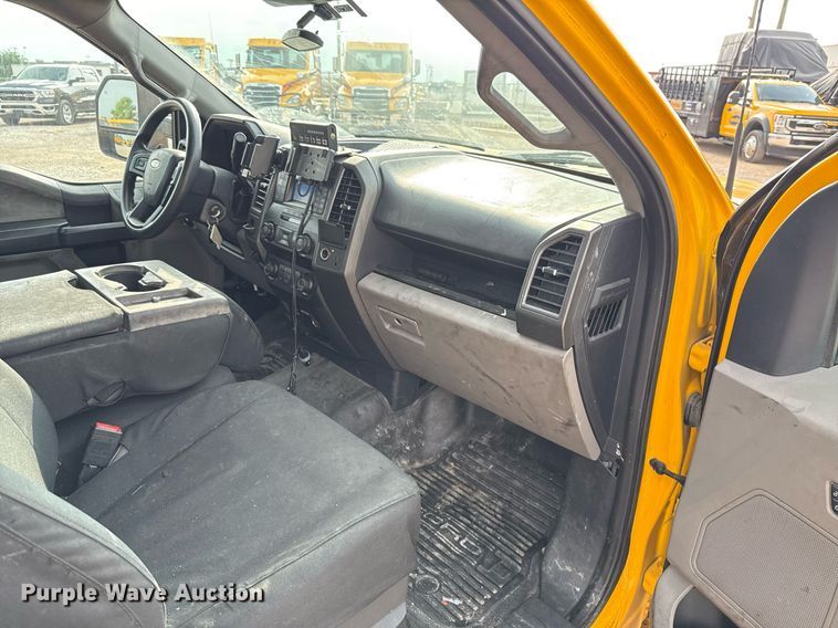 image for item EJ4537 2022 Ford F350 Super Duty utility bed pickup truck