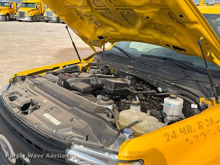 image for item EJ4537 2022 Ford F350 Super Duty utility bed pickup truck