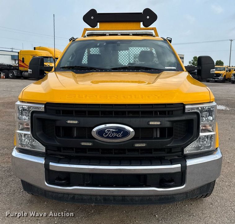 image for item EJ4538 2022 Ford F350 Super Duty utility bed pickup truck