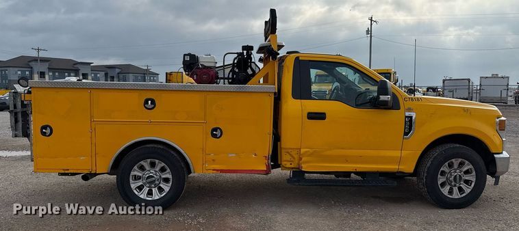 image for item EJ4538 2022 Ford F350 Super Duty utility bed pickup truck