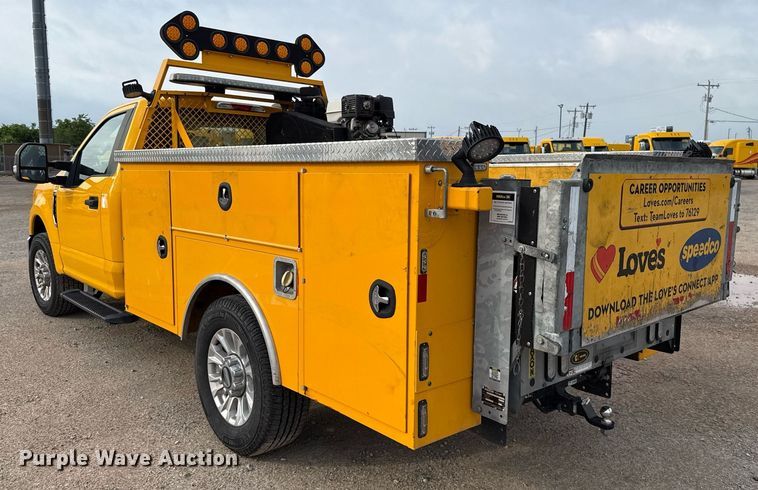 image for item EJ4538 2022 Ford F350 Super Duty utility bed pickup truck