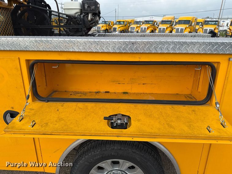 image for item EJ4538 2022 Ford F350 Super Duty utility bed pickup truck