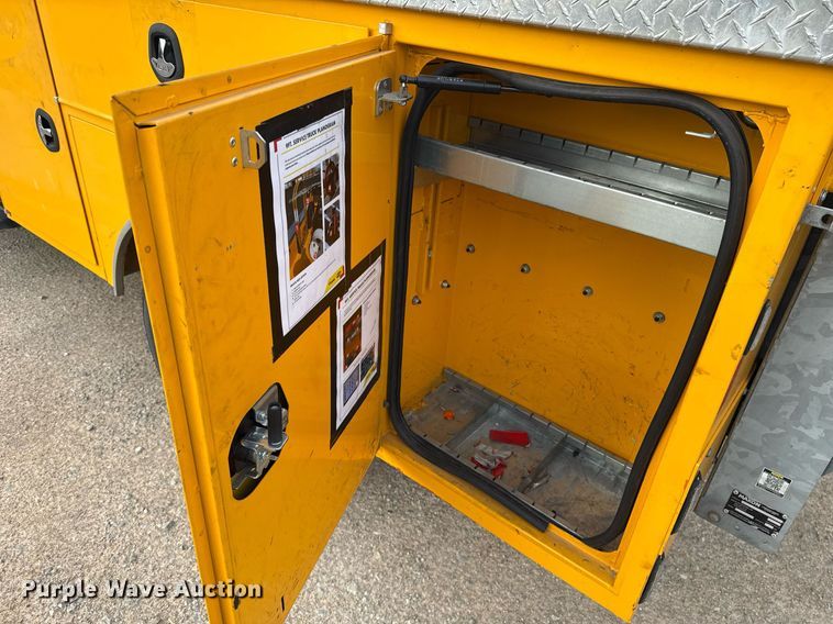 image for item EJ4538 2022 Ford F350 Super Duty utility bed pickup truck