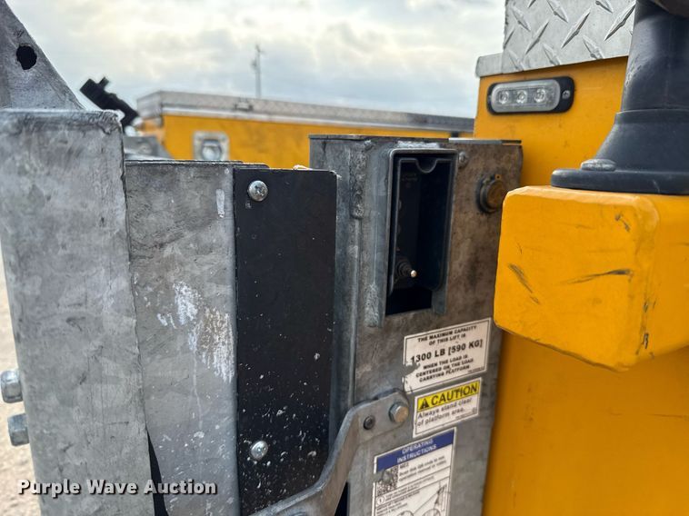 image for item EJ4538 2022 Ford F350 Super Duty utility bed pickup truck