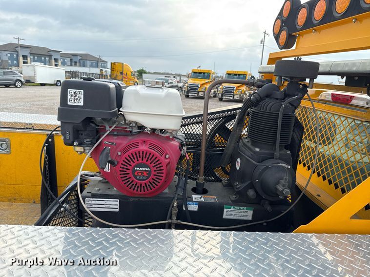 image for item EJ4538 2022 Ford F350 Super Duty utility bed pickup truck