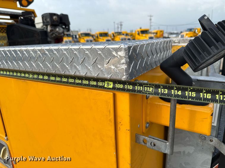 image for item EJ4538 2022 Ford F350 Super Duty utility bed pickup truck