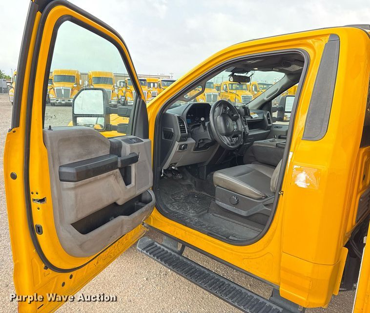 image for item EJ4538 2022 Ford F350 Super Duty utility bed pickup truck