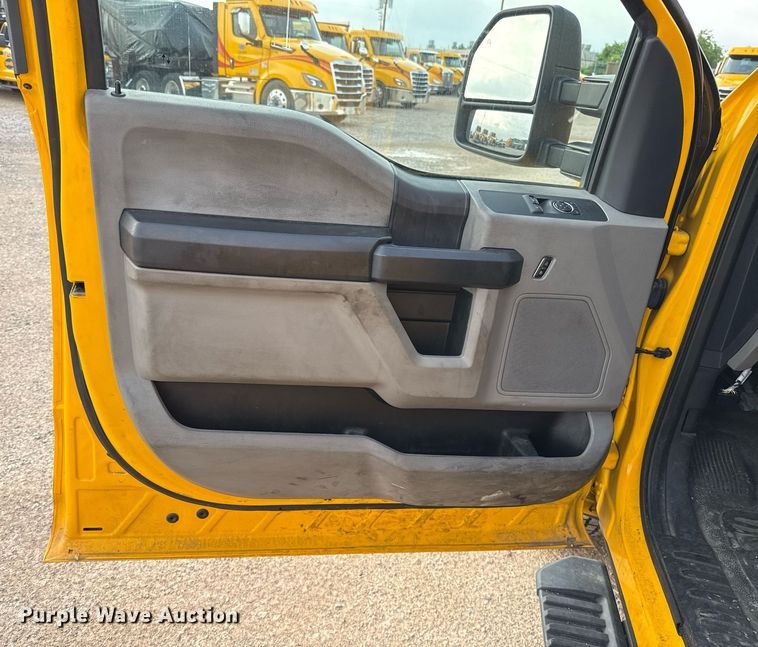 image for item EJ4538 2022 Ford F350 Super Duty utility bed pickup truck