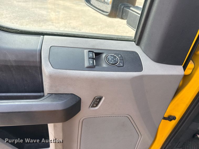 image for item EJ4538 2022 Ford F350 Super Duty utility bed pickup truck