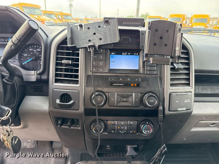 image for item EJ4538 2022 Ford F350 Super Duty utility bed pickup truck