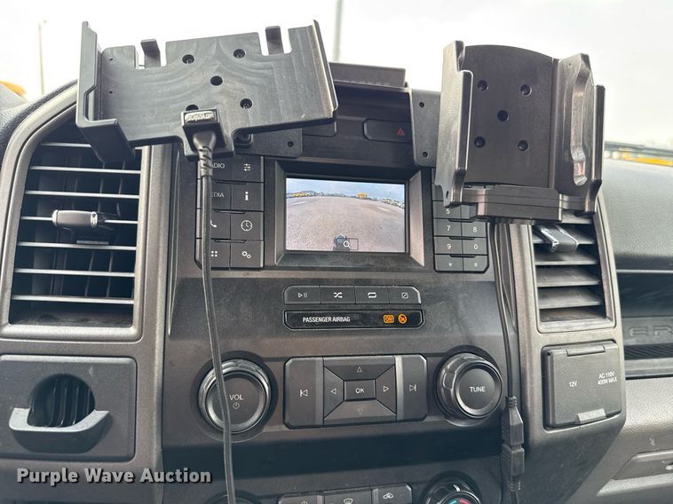 image for item EJ4538 2022 Ford F350 Super Duty utility bed pickup truck