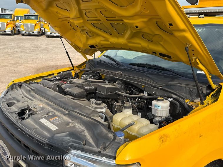 image for item EJ4538 2022 Ford F350 Super Duty utility bed pickup truck