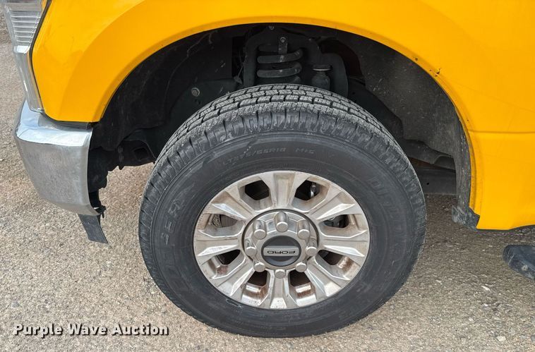 image for item EJ4538 2022 Ford F350 Super Duty utility bed pickup truck