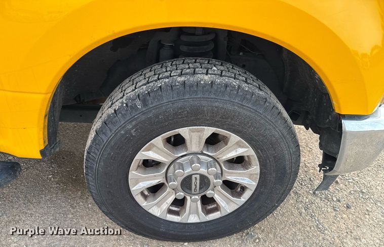 image for item EJ4538 2022 Ford F350 Super Duty utility bed pickup truck