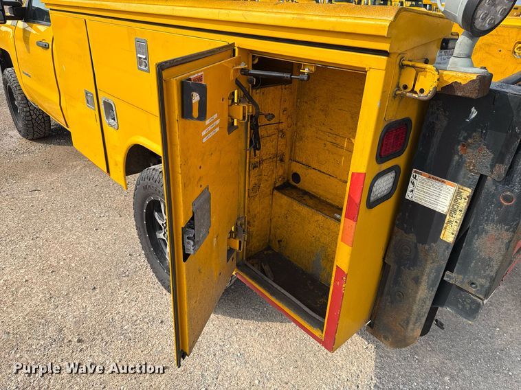 image for item EJ4539 2017 Chevrolet Silverado 3500HD utility bed pickup truck