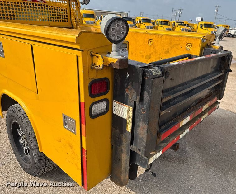 image for item EJ4539 2017 Chevrolet Silverado 3500HD utility bed pickup truck