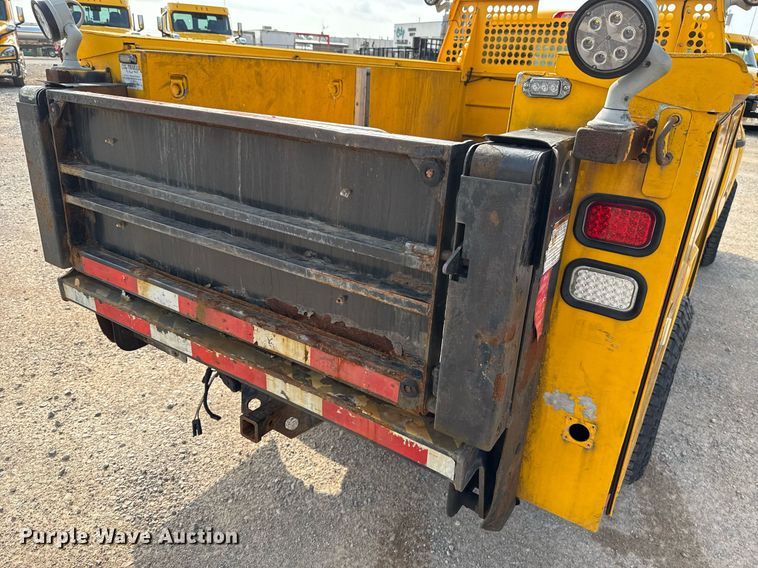 image for item EJ4539 2017 Chevrolet Silverado 3500HD utility bed pickup truck