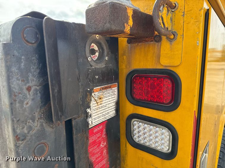 image for item EJ4539 2017 Chevrolet Silverado 3500HD utility bed pickup truck