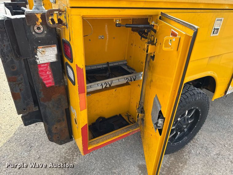 image for item EJ4539 2017 Chevrolet Silverado 3500HD utility bed pickup truck