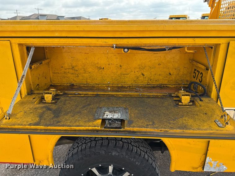 image for item EJ4539 2017 Chevrolet Silverado 3500HD utility bed pickup truck