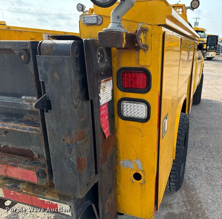 image for item EJ4539 2017 Chevrolet Silverado 3500HD utility bed pickup truck