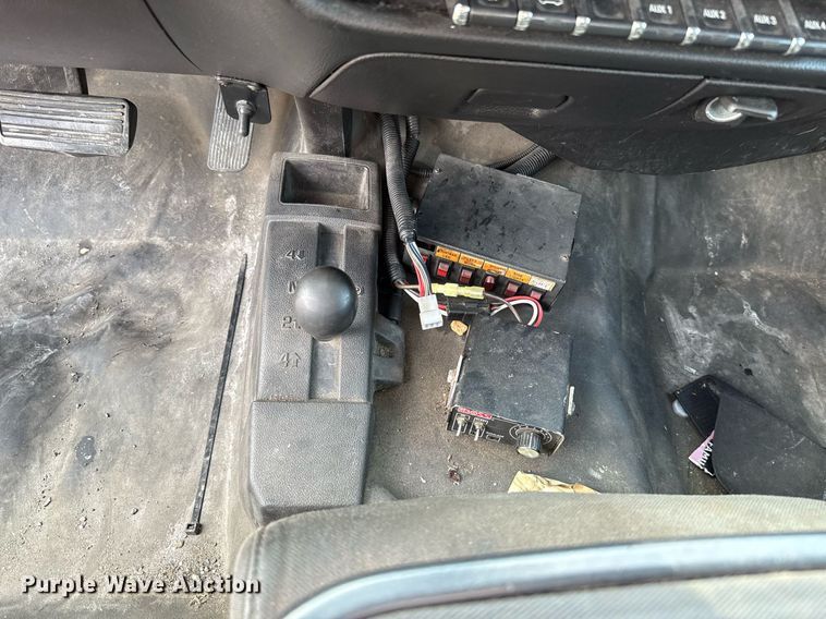 image for item EJ4539 2017 Chevrolet Silverado 3500HD utility bed pickup truck