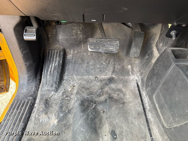 image for item EJ4539 2017 Chevrolet Silverado 3500HD utility bed pickup truck