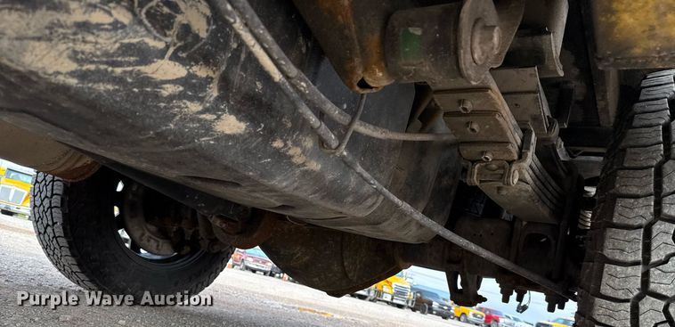 image for item EJ4539 2017 Chevrolet Silverado 3500HD utility bed pickup truck