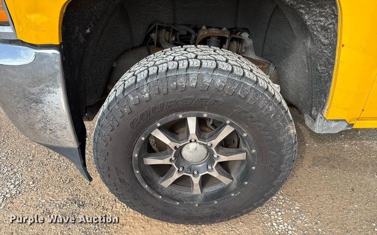 image for item EJ4539 2017 Chevrolet Silverado 3500HD utility bed pickup truck