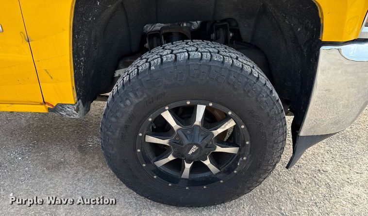 image for item EJ4539 2017 Chevrolet Silverado 3500HD utility bed pickup truck