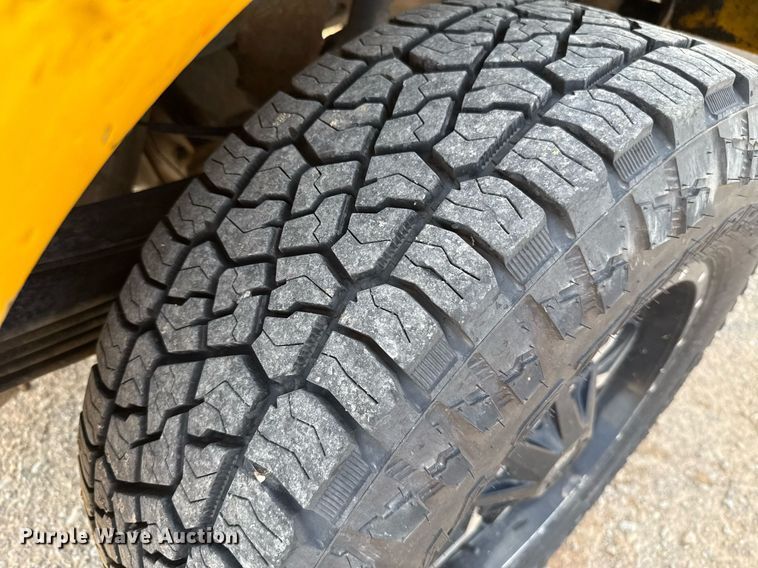 image for item EJ4539 2017 Chevrolet Silverado 3500HD utility bed pickup truck