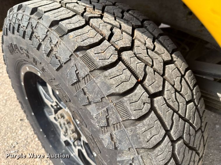 image for item EJ4539 2017 Chevrolet Silverado 3500HD utility bed pickup truck