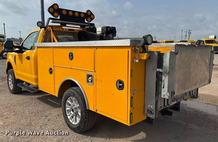 image for item EJ4540 2020 Ford F350 Super Duty utility bed pickup truck