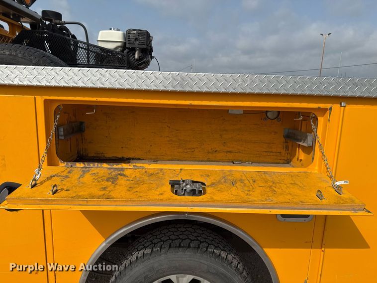 image for item EJ4540 2020 Ford F350 Super Duty utility bed pickup truck